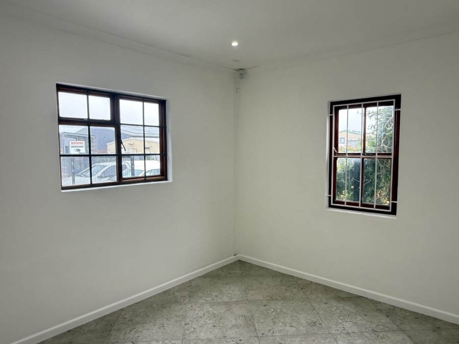 To Let Commercial Property for Rent in Somerset West Business Park Western Cape